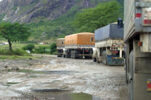 Malha rodoviária é um dos principais problemas logísticos do País infraesterutura