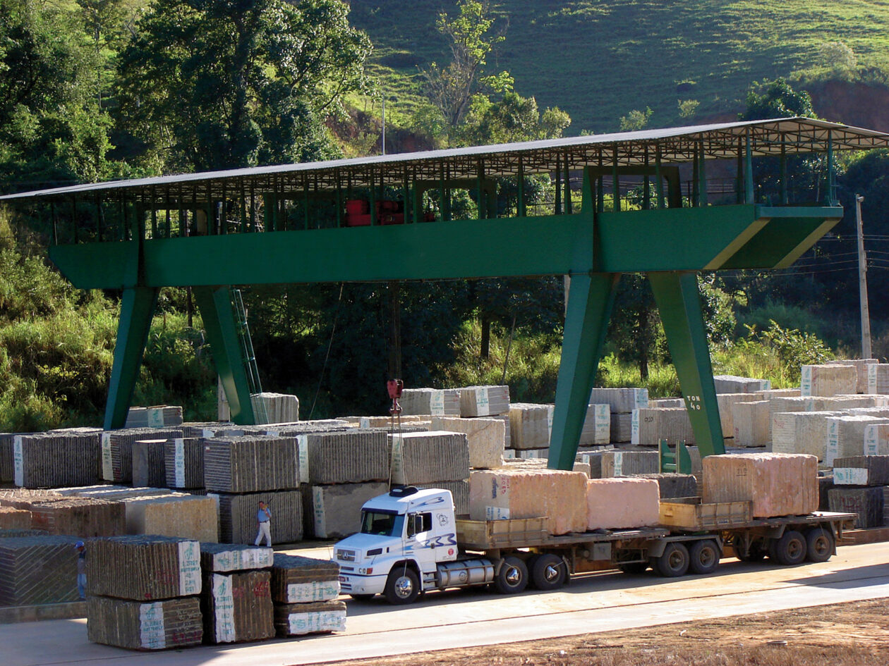 Carga de peso Estradas_Transporte-rochas-6