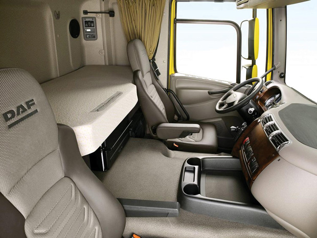 Espaço interno da cabine é um dos pontos de destaque dos caminhões dos extrapesados da marca DAF