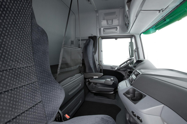 A versão mais potente do Actros, produzida no Brasil, é equipada com a cabine Megaspace, a de maior porte da marca Mercedes-Benz para caminhões rodoviários