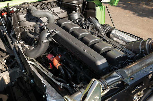 Motor de 13 litros derivado da versão de 460cv passou por várias modificações mecânicas e ganhou uma nova arquitetura eletrônica para chegar aos 510cv de potência e com mais economia de combustível