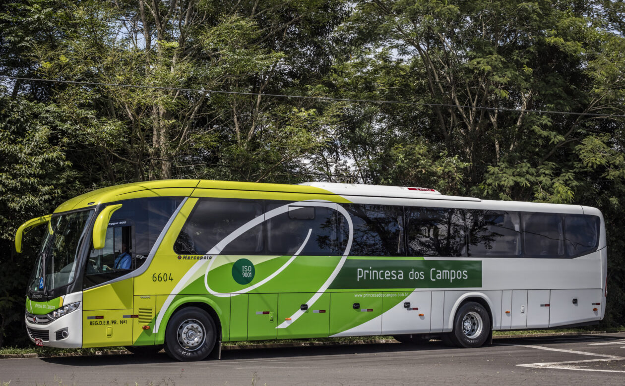 Volvo inicia venda de ônibus rodoviário de 14m de comprimento com motor dianteiro onibus_volvo_14metros