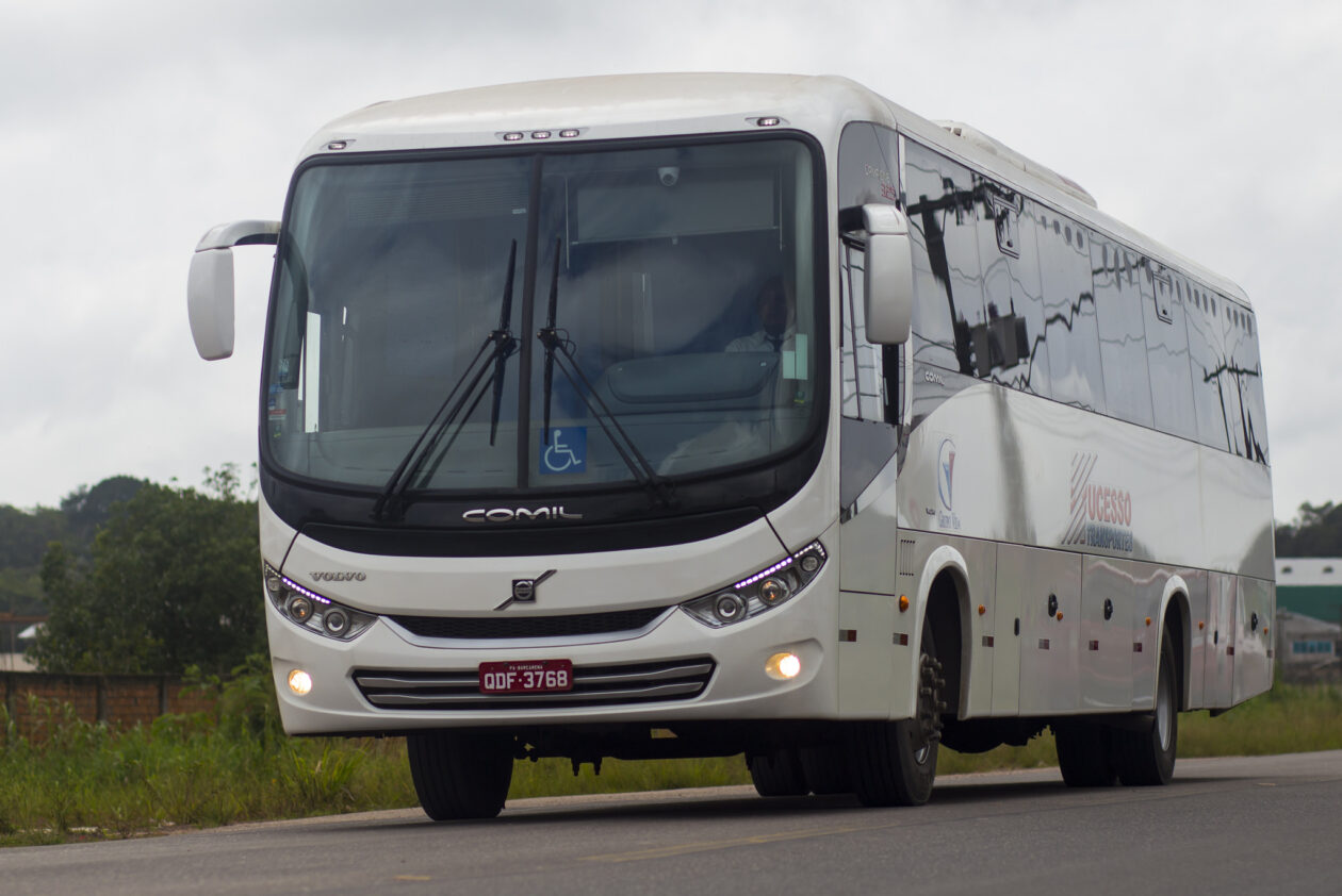 Volvo inicia venda de ônibus rodoviário de 14m de comprimento com motor dianteiro b260f_volvo_14_metros