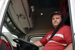 Frete baixo e infraestrutura precária Audenir Santin diz que numa viagem que recebe R$ 10 mil reais pelo frete, R$ 6 mil são gastos com diesel e R$ 1.500 em manutenção do caminhão