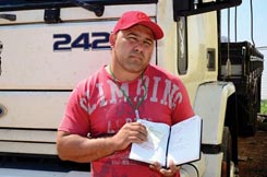 Ismael Matias de Araújo afirma que se preocupa com os pneus e a manutenção preventiva do caminhão, porque deixa o veículo mais econômico