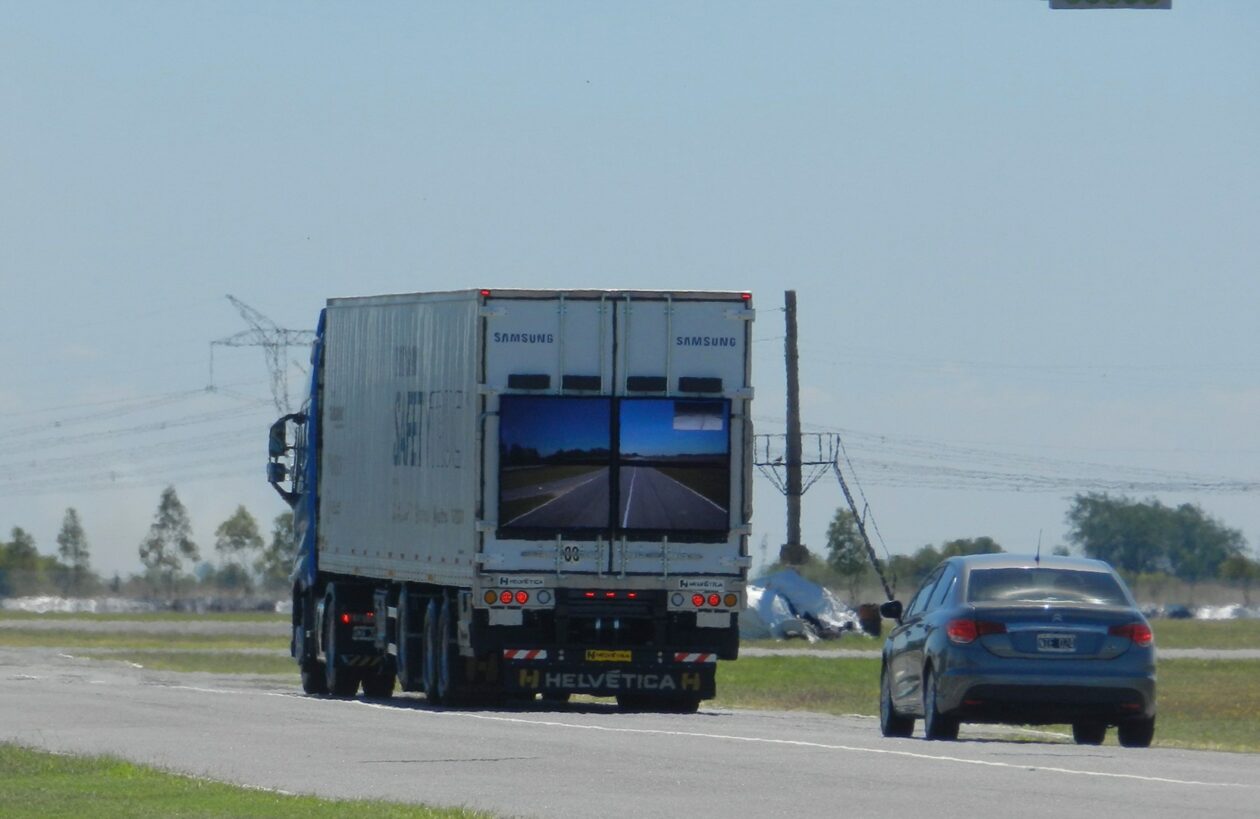 Caminhão ‘transparente’: O Safety Truck já está nas estradas Safety_Truck_samsung2