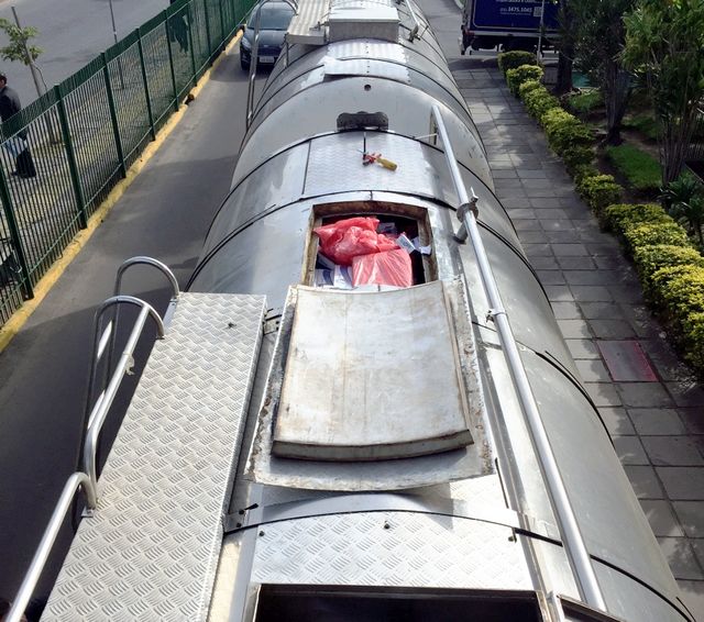Caminhões com cigarros contrabandeados são apreendidos pela Receita Federal caminhão apreendido