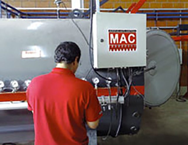 O sistema MAC oferecido pela Moreflex é instalado na autoclave e monitora o processo de vulcanização
