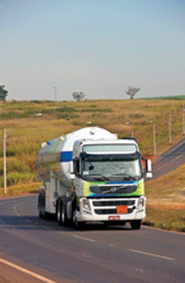 Movido a GNL 6908t