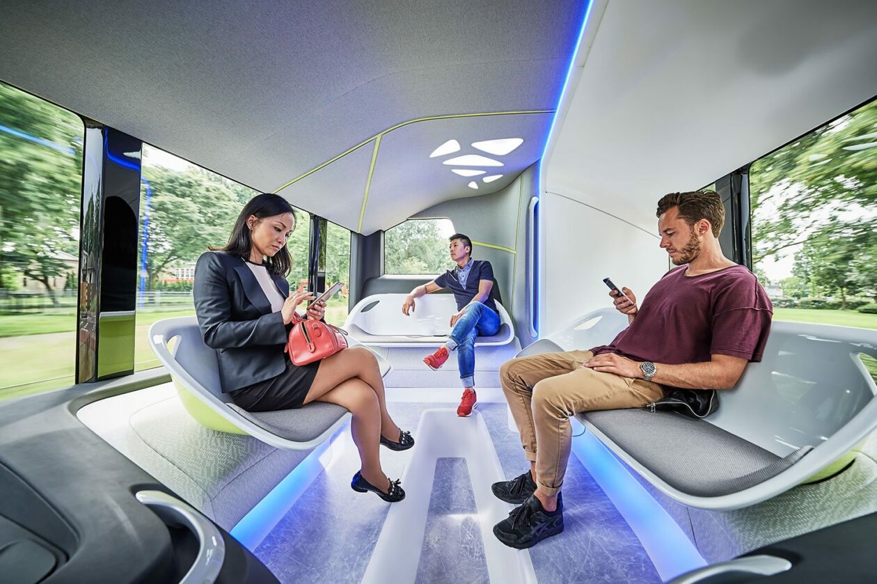 Daimler Buses apresenta ônibus urbano de condução autônoma interno