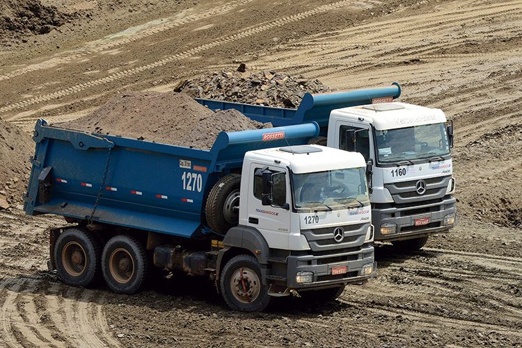 Negociação para aquisição de 14 modelos Axor zero quilômetro envolveu 11 caminhões usados da frota da Transamigos, transportadora mineira que utiliza seus veículos em operação de mineração