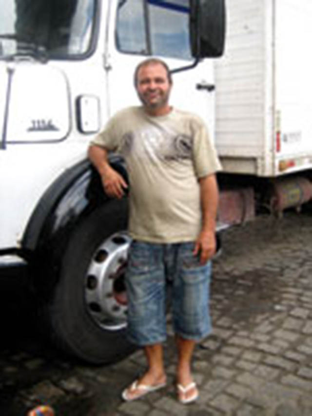Osvaldo Rodrigues Sampaio aproveitou o bom momento para investir em seu caminhão, mas lamenta que muitos colegas de profissão dirigem drogados