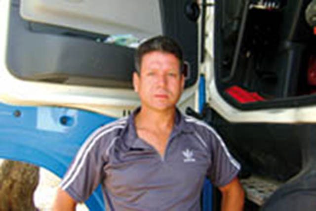 O paranaense Nilton César de Freitas já permaneceu dois meses e meio aguardando a liberação do caminhão em uma viagem para a Argentina