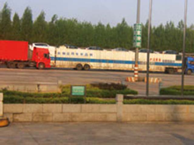 Conjuntos diferenciados, com características próprias são uma realidade no transporte rodoviário e nas estradas chinesas