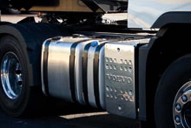 Volvo se antecipa à legislação Tanques de diesel, de ARLA32 e catalisador formam um conjunto único na nova linha F de caminhões da marca Volvo preparada para 2012