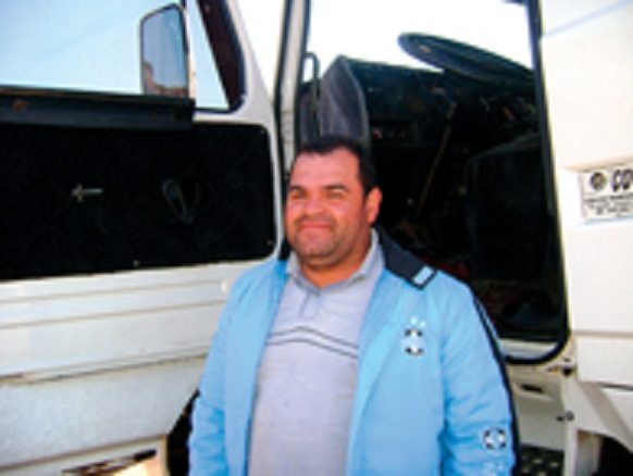 Gosto de aventura Humberto Trindade diz que o problema maior não é a neve e sim o gelo que deixa a pista escorregadia, havendo necessidade do uso de correntes nos pneus