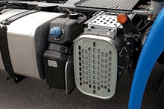 MAN oferece duas tecnologias de emissões Tecnologia SCR, que precisa de ARLA32 para reduzir os índices de emissões, será utilizada nos modelos equipados com motores fornecidos pela Cummins