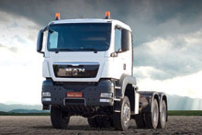 MAN oferece duas tecnologias de emissões Apesar de ser importada, a versão 33.540, com motor de 540cv de potência, será oferecida para transportadores que precisam de caminhões de grandes potências