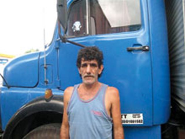 Perto de se aposentar, o carreteiro José Antonio de Abreu já não pensa mais em comprar um caminhão novo para trabalhar
