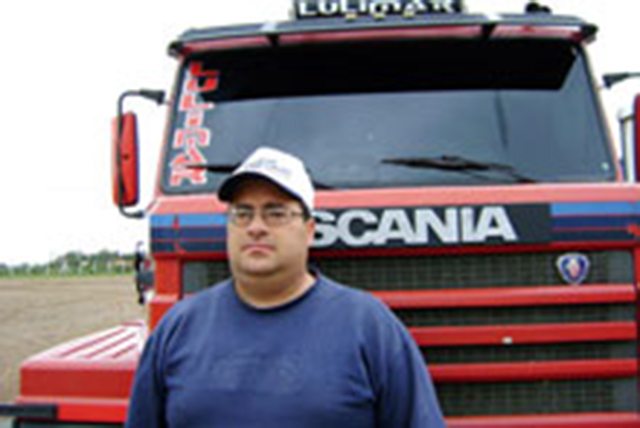 Conectado com as bases Arli Ribeiro já foi orientado como chegar no seu destino, através de rádio, por colegas que lhe davam instruções sobre o melhor caminho a seguir
