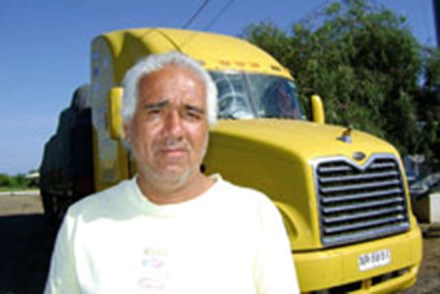 O tempo do motorista de caminhão parece não valer nada e as esperas são vistas como fatos normais pelos patrões e governantes, opina Rodolfo Morales
