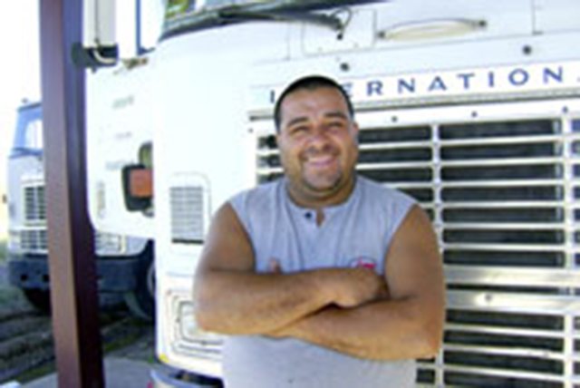 O chileno José Rafael Castañera lembra que em seu país a inspeção de caminhões é semestral e o veículo tem de estar em dia para obter autorização para trafegar