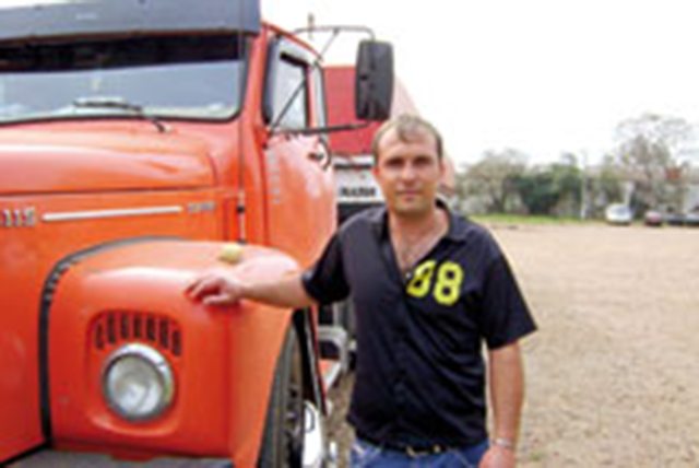 Membro de uma família de motoristas, e apaixonado por caminhões, Leandro Marques comenta que a publicação passa de mão em mão