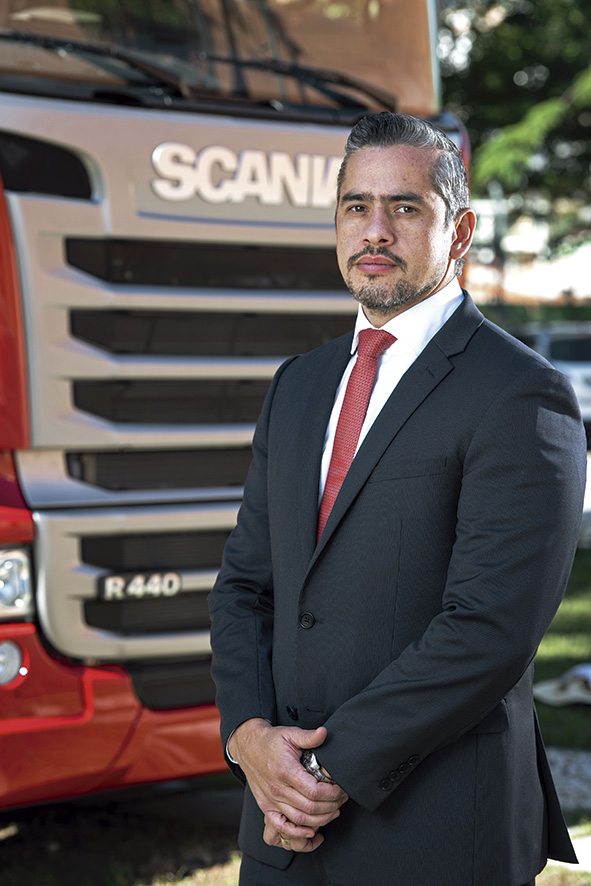 Para enfrentar esse momento, a Scania optou em preservar sua filosofia de proximidade com o cliente, afirmou Victor Carvalho 