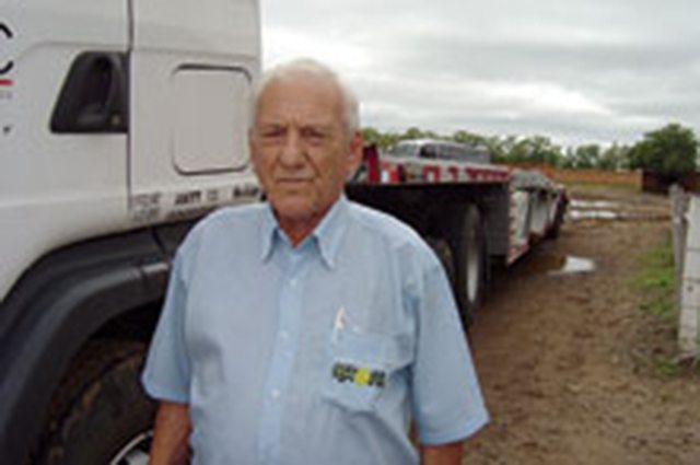 Francisco Lopes largou o volante por dois anos, mas não aguentou a vida de aposentado, voltou para a estrada e não pensa parar tão cedo