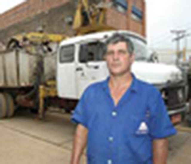 Sucateiro e feliz 607t