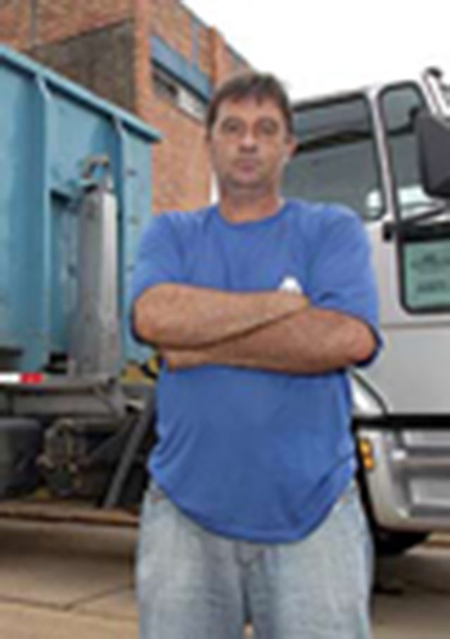 Sucateiro e feliz 609t
