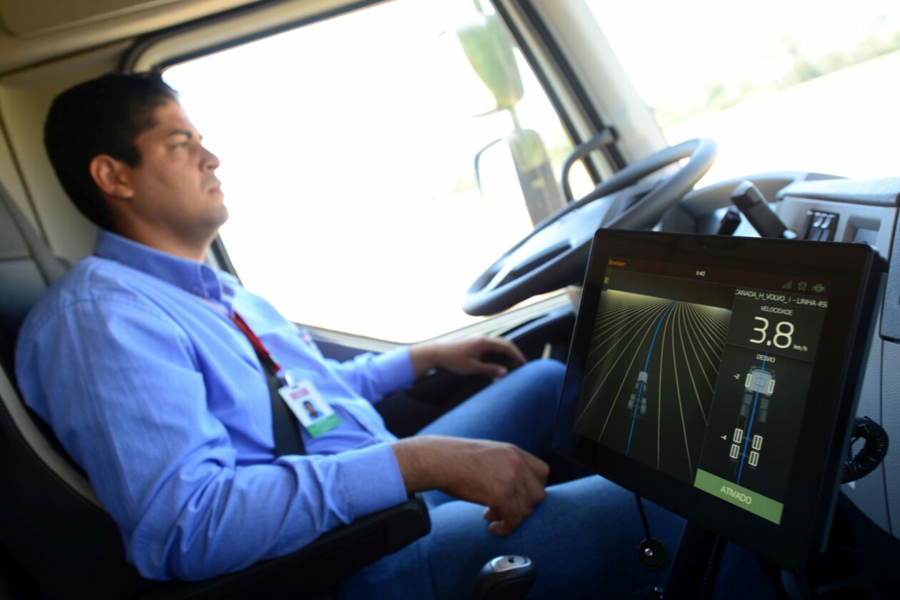 Volvo apresenta primeiro caminhão autônomo no Brasil volvo autonomo
