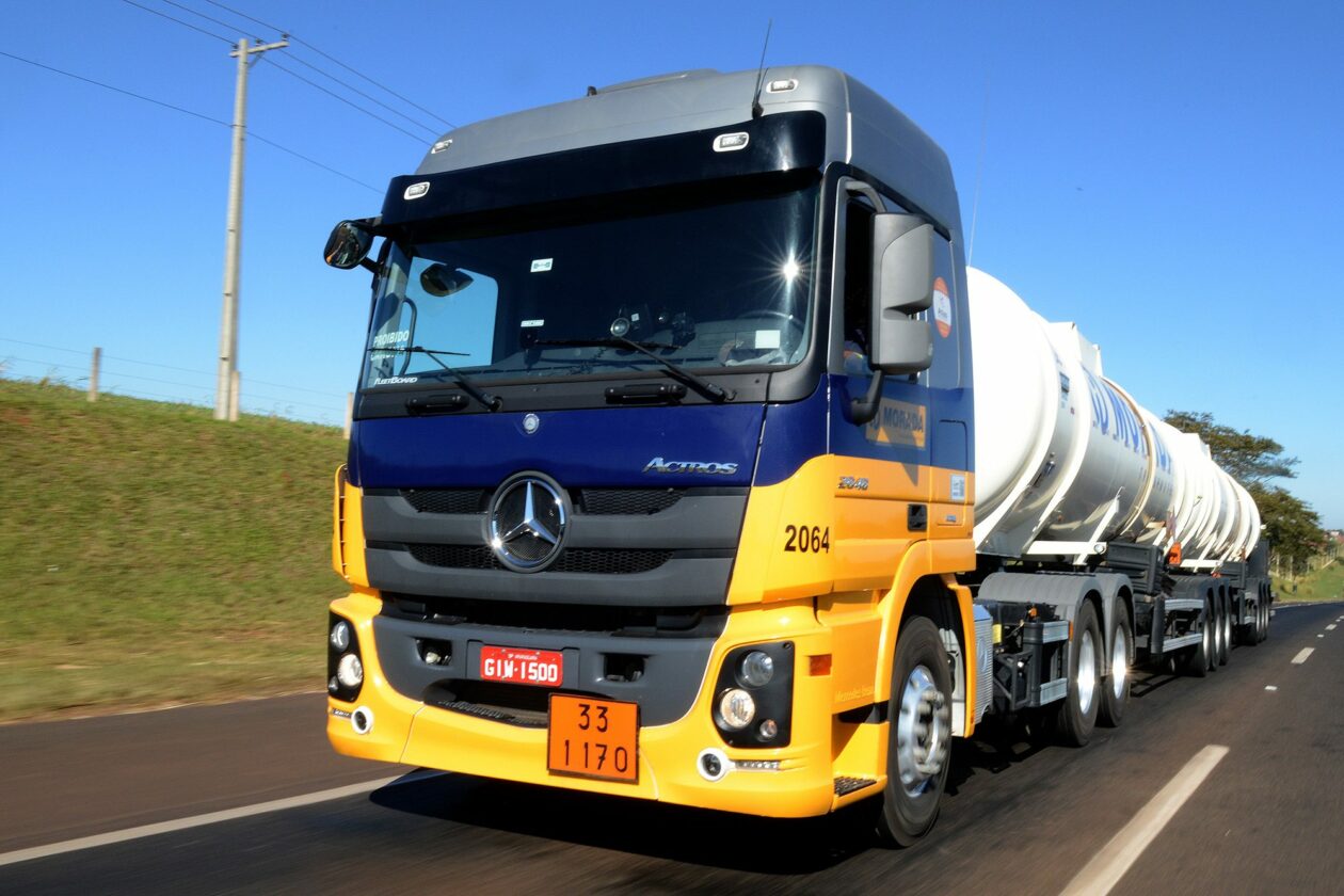 Mercedes-Benz conquista liderança em vendas de extrapesados mb