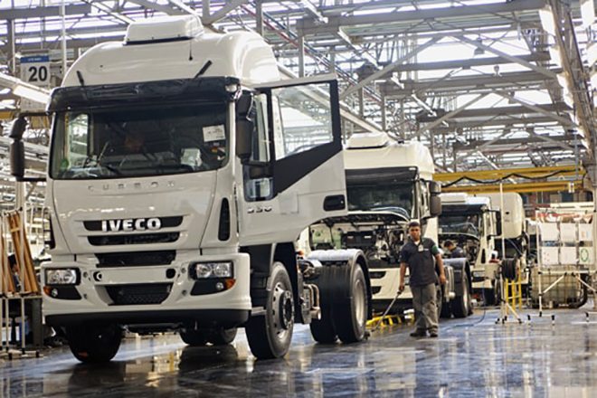 20 realizações e curiosidades dos 20 anos da Iveco no Brasil 300 mil caminhoes2