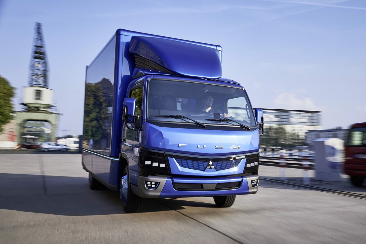 Grupo Daimler destaca veículos comerciais movidos a energia elétrica mercedes caminhão elétrico