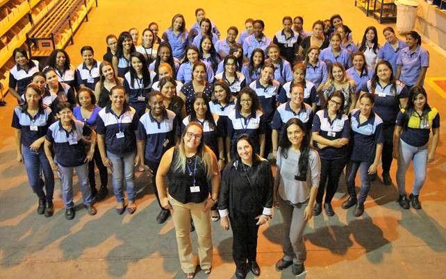 Mulheres no comando do transporte logistica