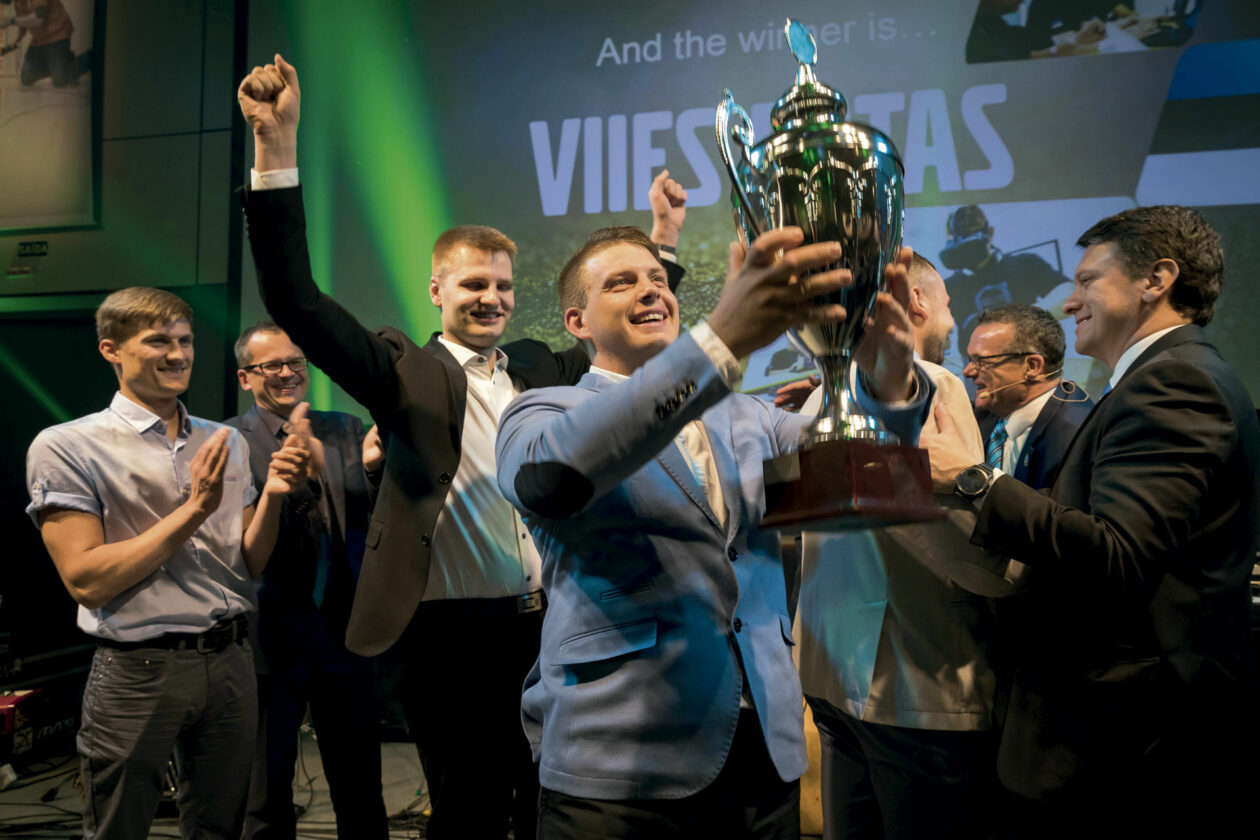 Equipe VIIES RATAS da Estônia é a campeã do VISTA 2017 2018