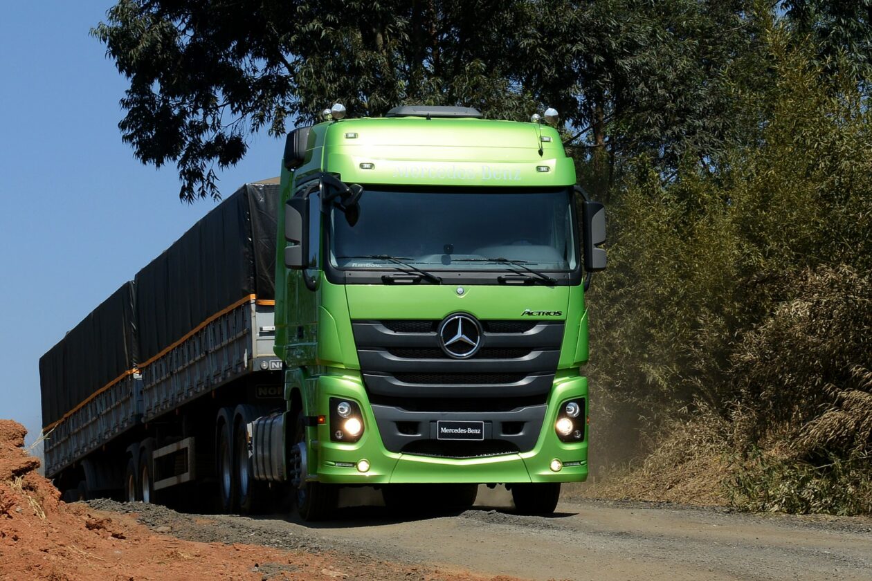 Banco Mercedes comemora resultados de 2018 e prevê nova alta para este ano Actros 2651 9