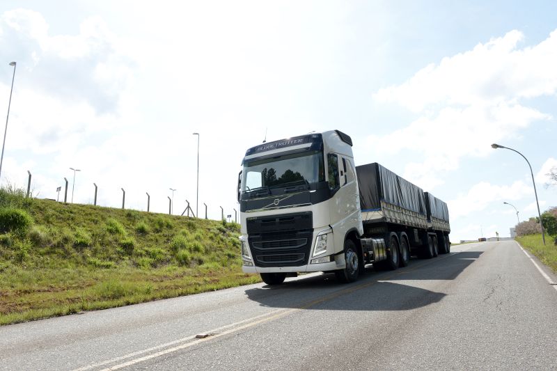 Volvo comemora desempenho do FH 540 6X4 e amplia investimentos no Brasil FH 6x4BAIXA 3
