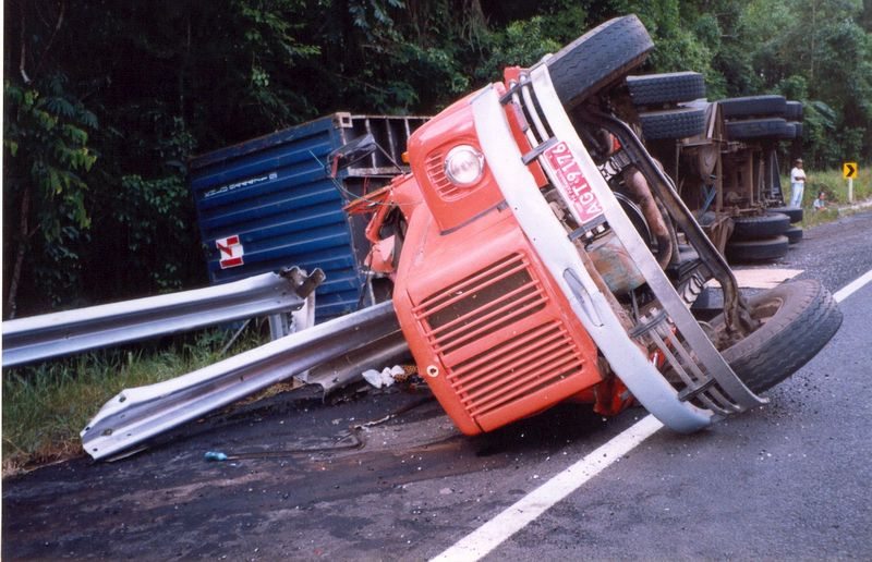 4 principais causas de acidentes nas rodovias acidente