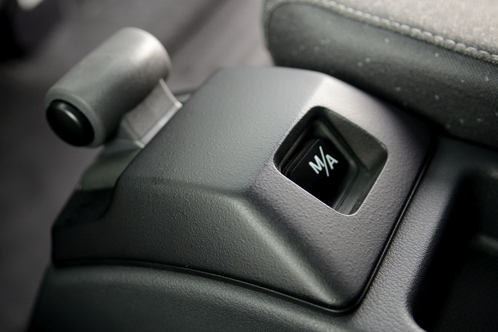 Transmissão automatizada e versão mais simples ampliam família MB Accelo Accelo Câmbio totalmente automatizado