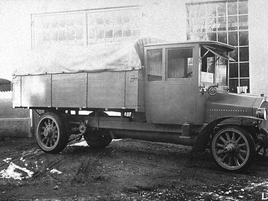 T MAN Saurer Lkw in Lindau Um dos primeiros caminhões com tração vermutlich einer der ersten Fzg 4 t Kettenwagen 1915 width 530 height 398