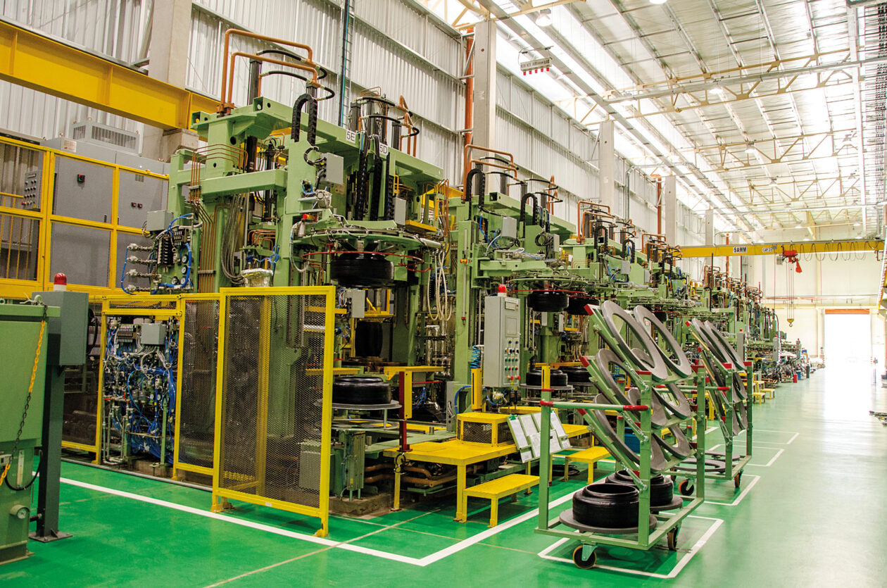 Interior da fábrica da Sumitomo Rubber do Brasil 1