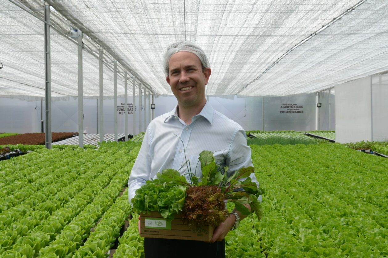 De caminhão à alface Carlos Santiago: é a primeira fazenda urbana instalada dentro de uma indústria de veículos comerciais no mundo.
