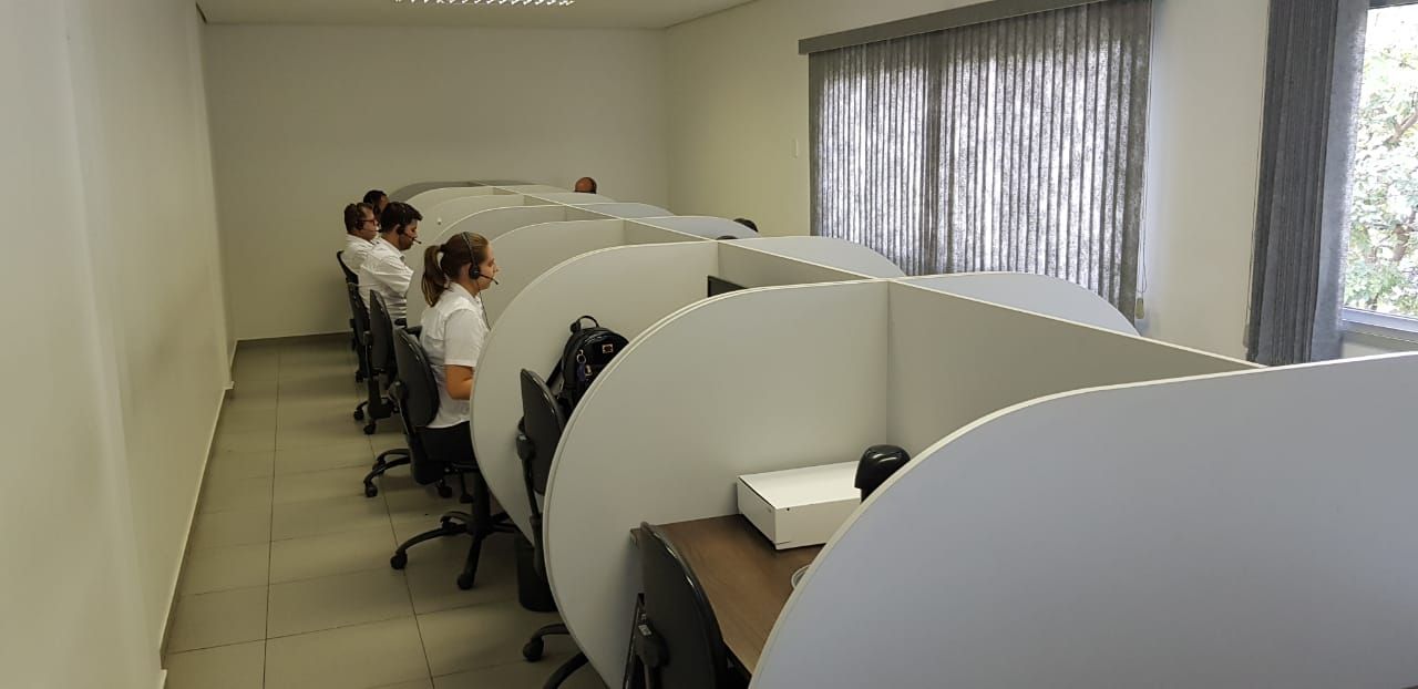 Caminhoneiros recebem ajuda de concessionárias Mercedes-Benz CONCESSIONARIA MERCEDES BENZ 2