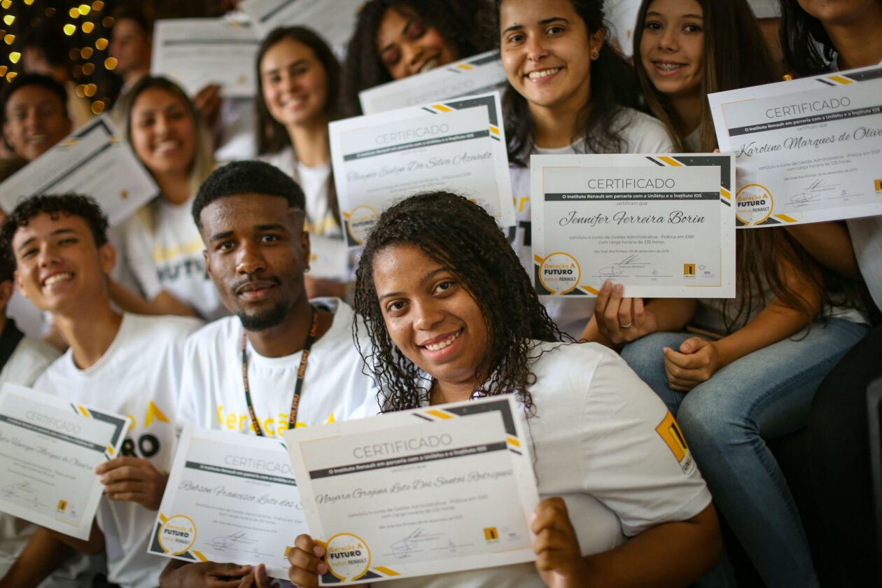 Instituto Renault completa 10 anos de atividades Geracao Futuro Formatura 3 scaled