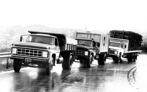 Do faz tudo à solução de transporte Evolucao Ford