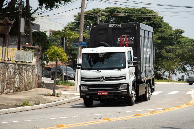 FNM elétrico vai ampliar frota brasileira de distribuição urbana e Delivery 6x2 baixa Ambev