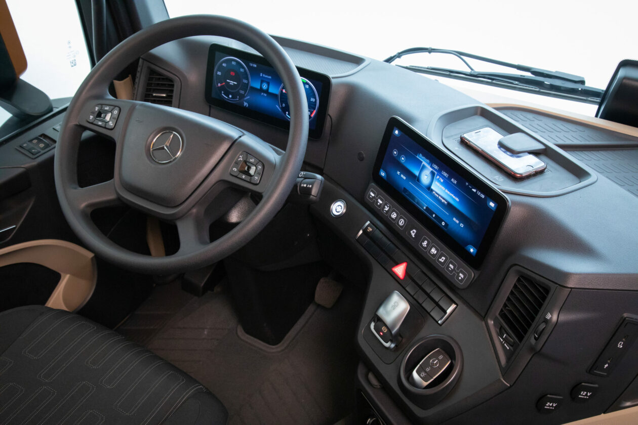 Mercedes comemora marco de vendas do Novo Actros 20210322 ee31d1f764894e75962d5cdb7d070bbe convencional scaled