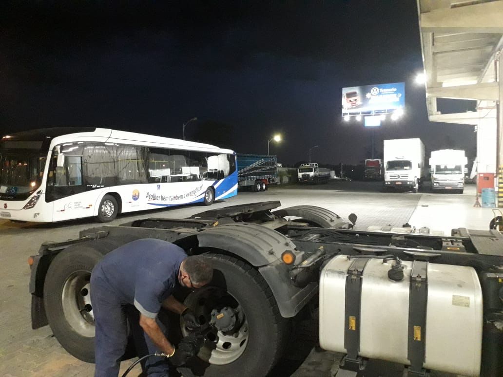 Concessionária oferece oficina 24h para caminhões oficina 24h